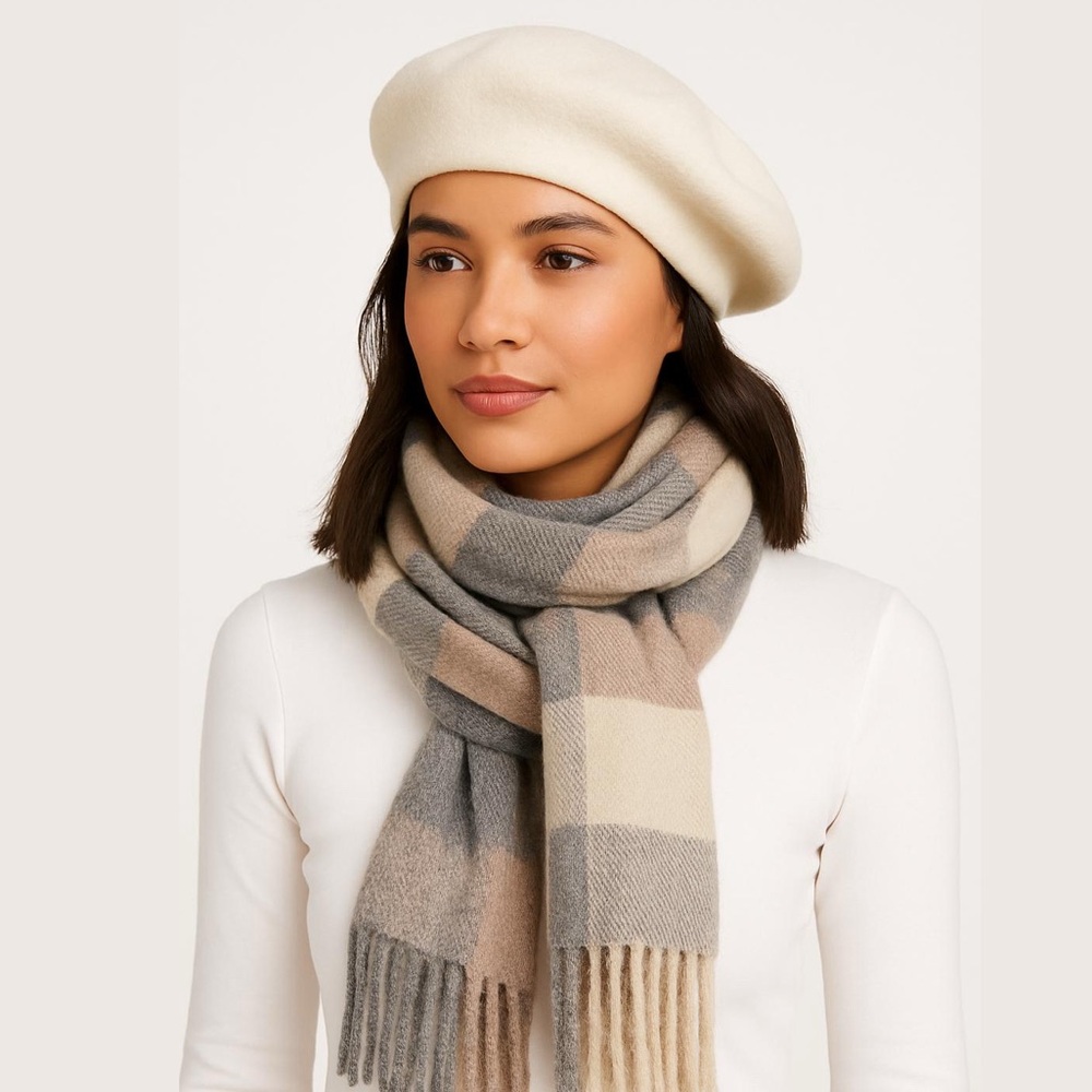 Beret in Black or Cream O/S (fits most) - Picture 2 of 2